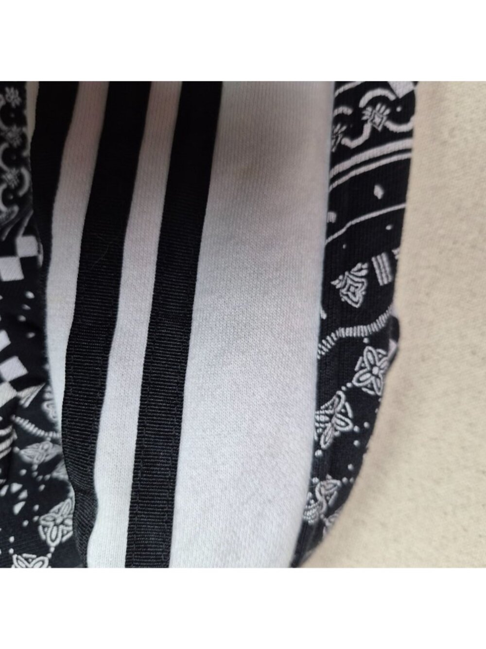 Adidas Originals Kaleidoscope Print Women's Cropped Bandana Hoodie Blk/Wht Sz L - Picture 7 of 8